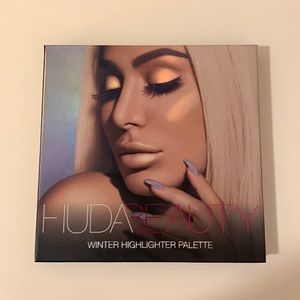 Huda Beauty Winter Highlight Palette